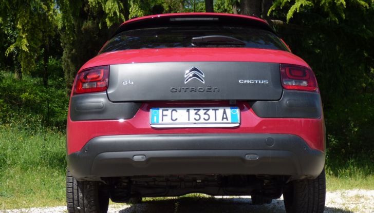Citroen C4 Cactus posteriore BlueHDi 100 ETG6 la prova su strada, consumi e prestazioni (31)