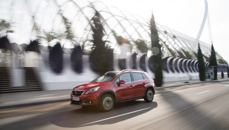 Peugeot 2008 restyling: prova su strada, motorizzazioni e prezzi - Foto 9 di 14