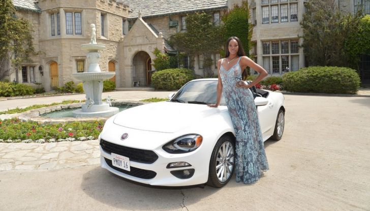 Fiat 124 Spider in premio alla coniglietta di Playboy - Foto 5 di 13