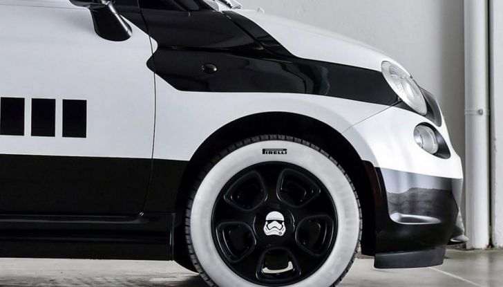 Fiat 500e Star Wars, profilo laterale anteriore.