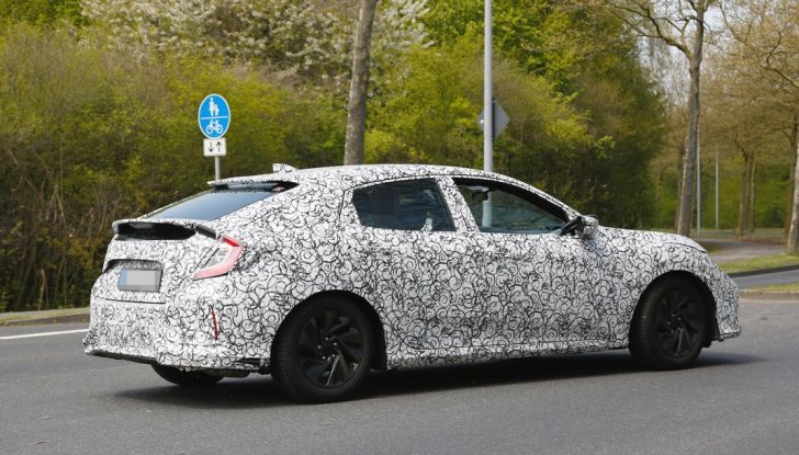 Nuova Honda Civic 2017, foto spia, profilo.