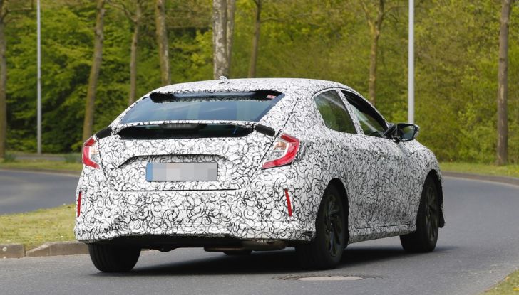 Nuova Honda Civic 2017, foto spia, posteriore laterale.