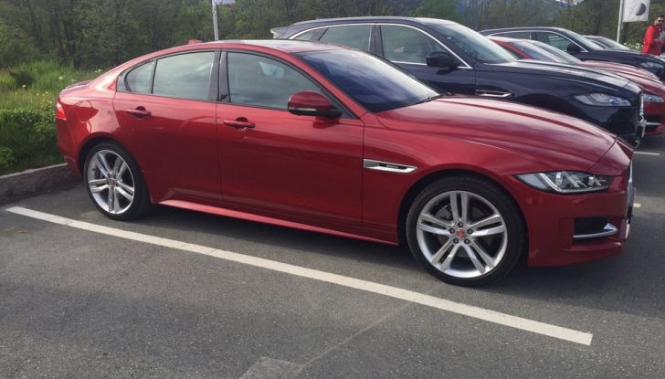 Jaguar F-Pace 3.0d e Supercharged: prova su strada, prezzi e prestazioni - Foto 21 di 23