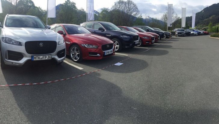 Jaguar F-Pace 3.0d e Supercharged: prova su strada, prezzi e prestazioni - Foto 22 di 23