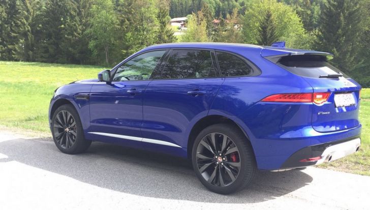 Jaguar F-Pace 3.0d e Supercharged: prova su strada, prezzi e prestazioni - Foto 2 di 23