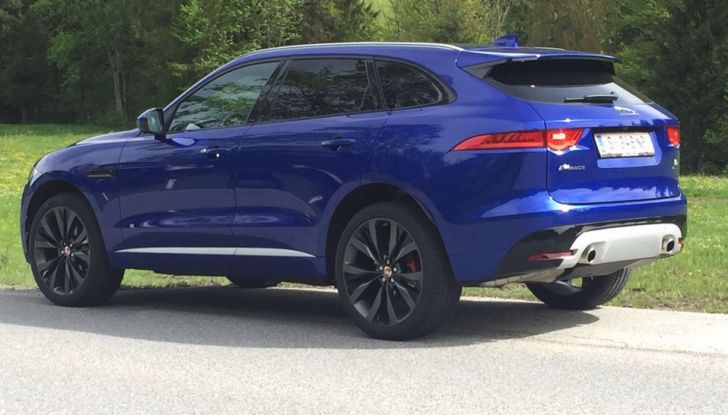 Jaguar F-Pace 3.0d e Supercharged: prova su strada, prezzi e prestazioni - Foto 5 di 23