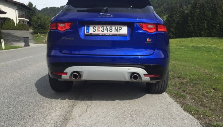 Jaguar F-Pace 3.0d e Supercharged: prova su strada, prezzi e prestazioni - Foto 4 di 23