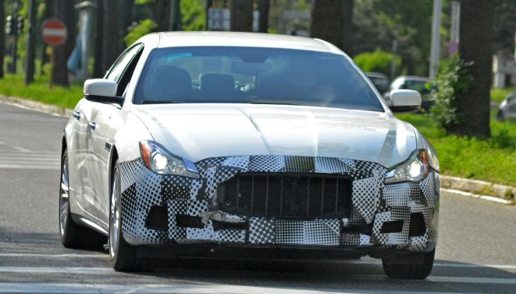 Maserati Quattroporte: le foto spia del restyling - Foto 10 di 10