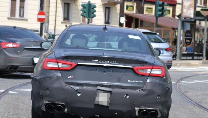 Maserati Quattroporte: le foto spia del restyling - Foto 6 di 10