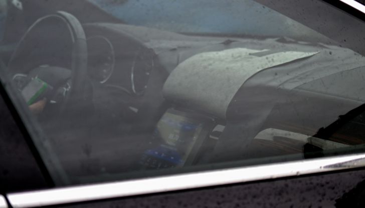 Maserati Quattroporte: le foto spia del restyling - Foto 9 di 10