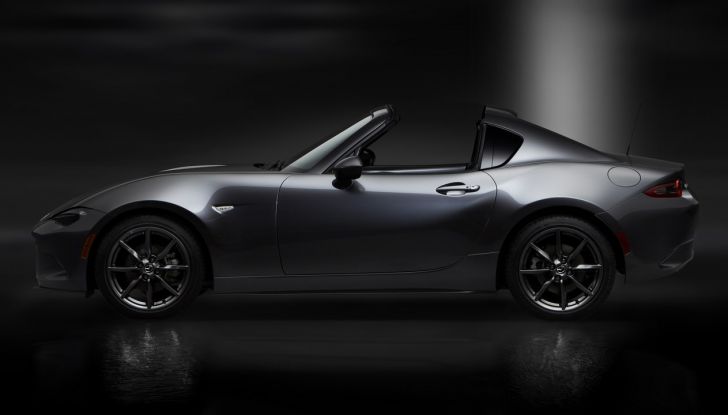 Mazda MX-5 RF: debutto europeo nel Regno unito a giugno - Foto 11 di 14