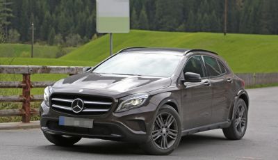 Mercedes Benz GLB, nuove foto spia del SUV tedesco