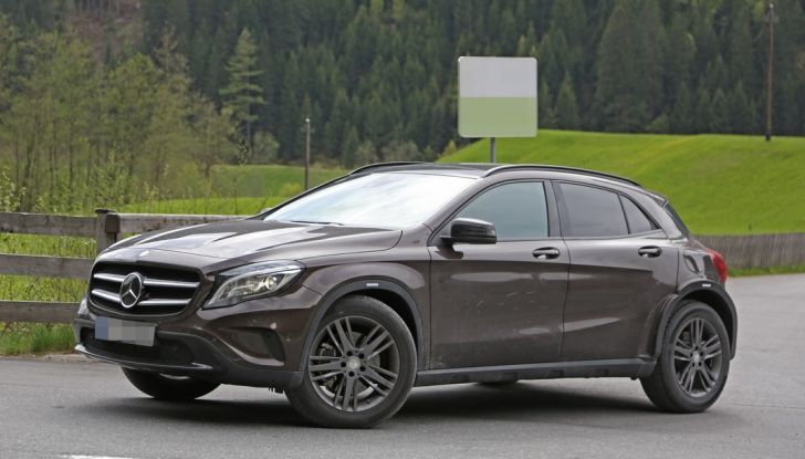 Mercedes Benz GLB, nuove foto spia del SUV tedesco - Foto 3 di 17