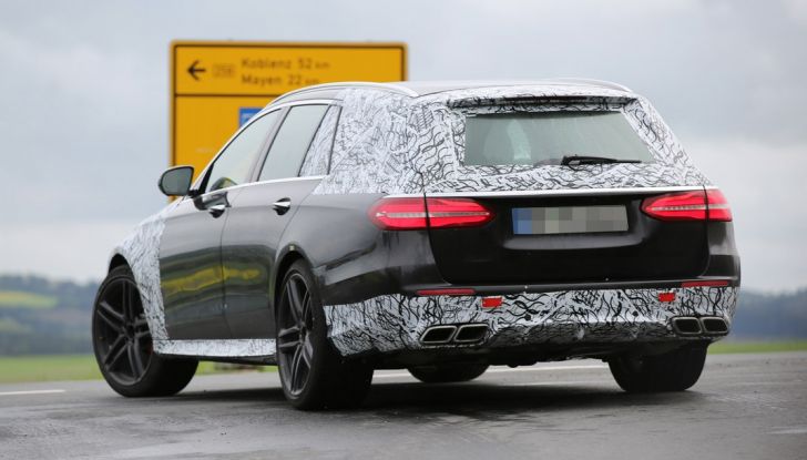 Mercedes E63 AMG wagon, le foto spia dei primi test drive - Foto 11 di 12