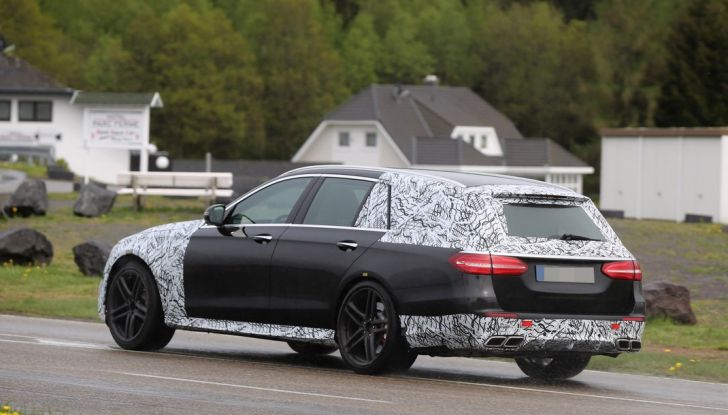Mercedes E63 AMG wagon, le foto spia dei primi test drive - Foto 4 di 12