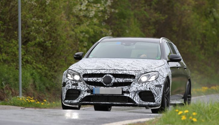 Mercedes E63 AMG wagon, le foto spia dei primi test drive - Foto 1 di 12