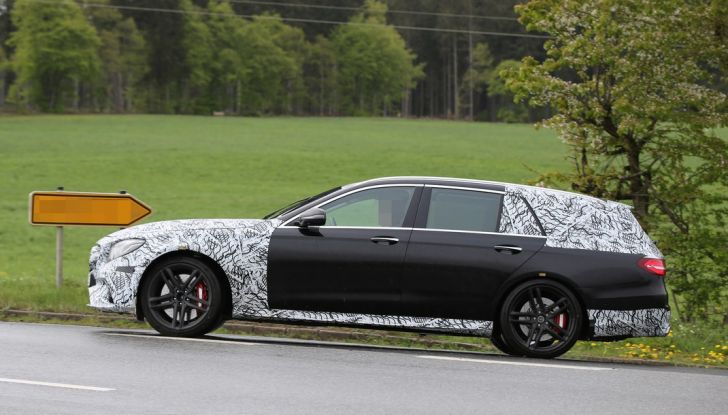 Mercedes E63 AMG wagon, le foto spia dei primi test drive - Foto 7 di 12
