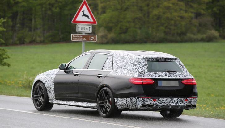 Mercedes E63 AMG wagon, le foto spia dei primi test drive - Foto 9 di 12