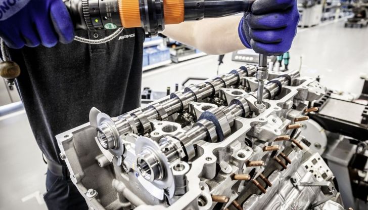 Mercedes: nuova fabbrica in Polonia per motori 4 cilindri benzina e Diesel - Foto 9 di 9