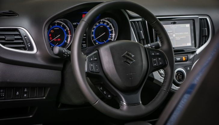 Nuova Suzuki Baleno S interni volante