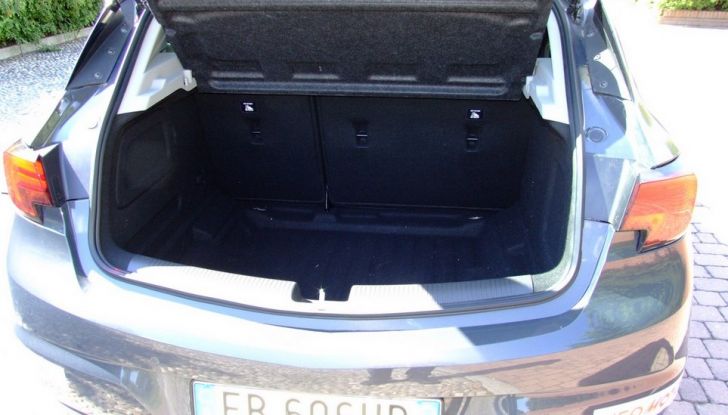 Opel Astra 1.6 CDTI Innovation: prova su strada, consumi e prezzi - Foto 24 di 25