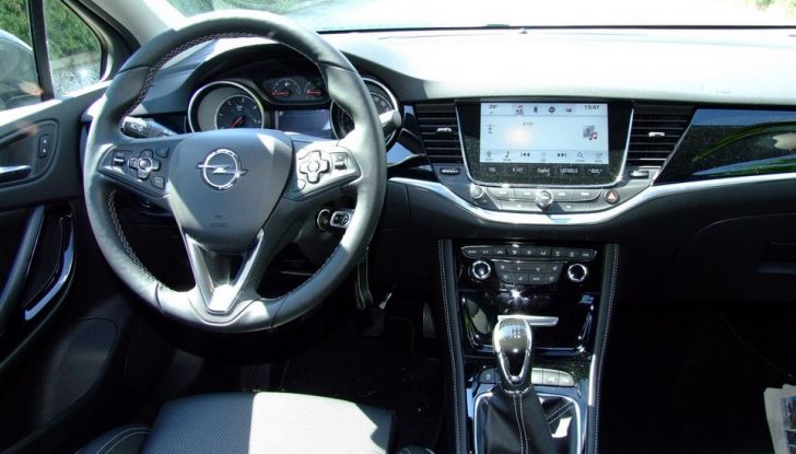 Opel Astra 1.6 CDTI Innovation: prova su strada, consumi e prezzi - Foto 18 di 25