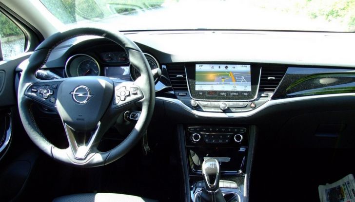 Opel Astra 1.6 CDTI Innovation: prova su strada, consumi e prezzi - Foto 11 di 25