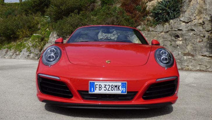 Porsche 911 Carrera S Cabrio, la nostra prova su strada: Paint it Red! - Foto 10 di 46