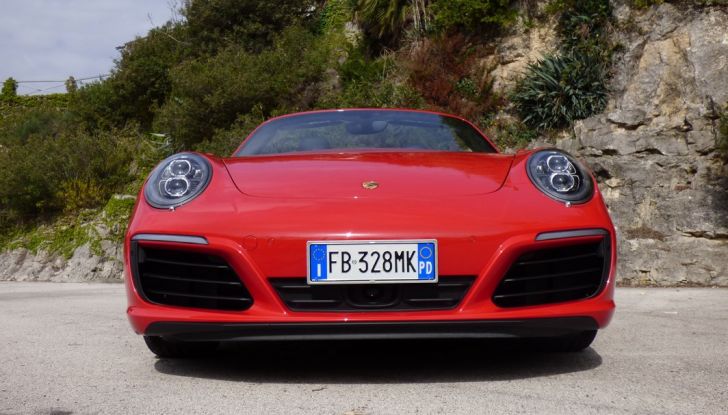 Porsche 911 Carrera S Cabrio, la nostra prova su strada: Paint it Red! - Foto 12 di 46