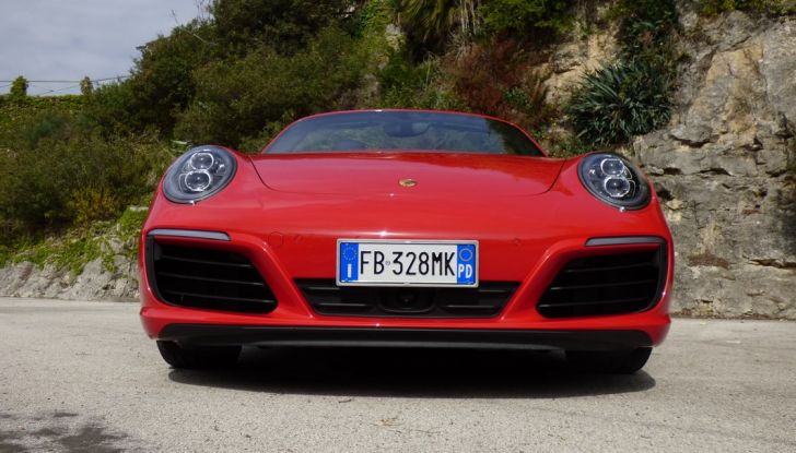Porsche 911 Carrera S Cabrio, la nostra prova su strada: Paint it Red! - Foto 13 di 46