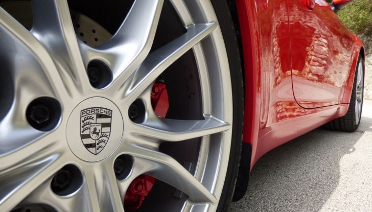 Porsche 911 Carrera S Cabrio, la nostra prova su strada: Paint it Red! - Foto 25 di 46