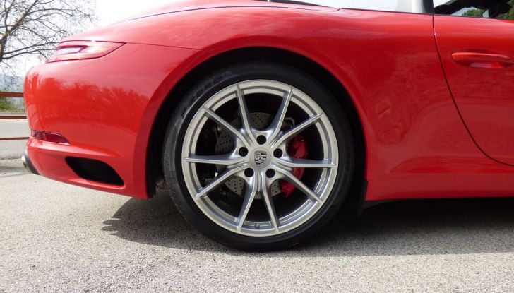 Porsche 911 Carrera S Cabrio, la nostra prova su strada: Paint it Red! - Foto 26 di 46