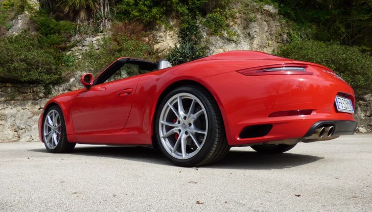 Porsche 911 Carrera S Cabrio, la nostra prova su strada: Paint it Red! - Foto 36 di 46