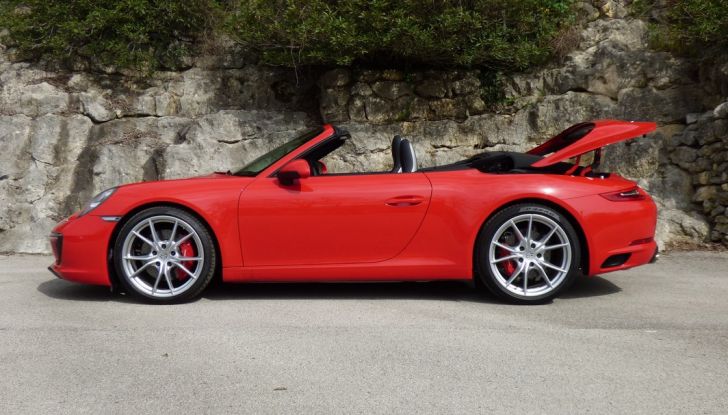 Porsche 911 Carrera S Cabrio, la nostra prova su strada: Paint it Red! - Foto 38 di 46
