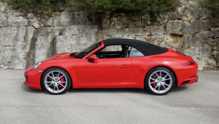 Porsche 911 Carrera S Cabrio, la nostra prova su strada: Paint it Red! - Foto 44 di 46