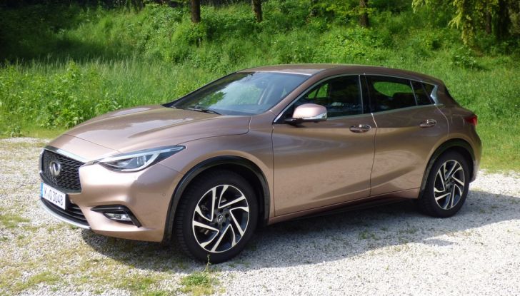 infiniti q30 prova su strada