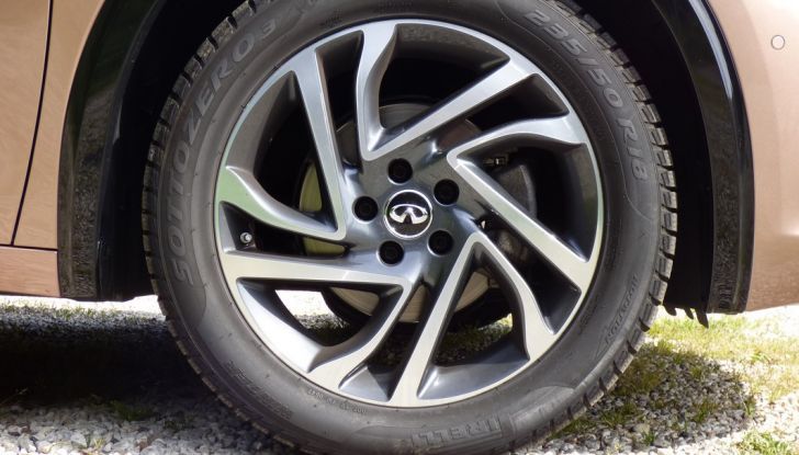 Infiniti Q30, la nostra prova su strada: Opinione, allestimenti e prezzi - Foto 8 di 43