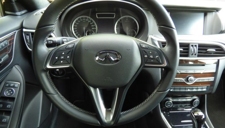 Infiniti Q30, la nostra prova su strada: Opinione, allestimenti e prezzi - Foto 10 di 43
