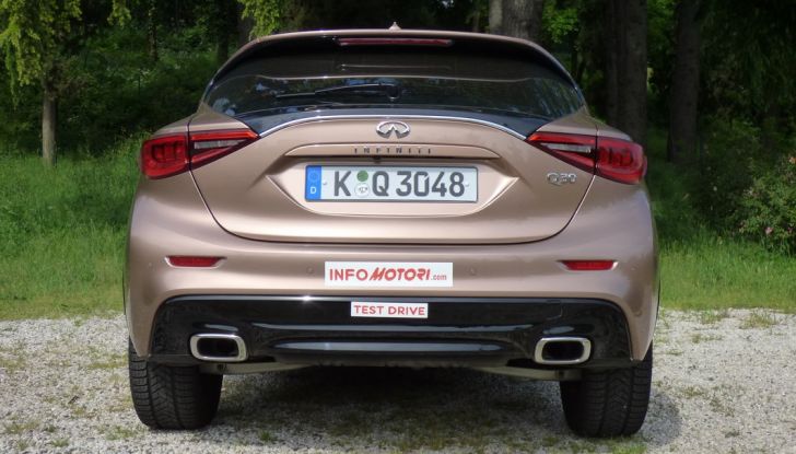 Infiniti Q30, la nostra prova su strada: Opinione, allestimenti e prezzi - Foto 32 di 43
