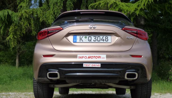 Infiniti Q30, la nostra prova su strada: Opinione, allestimenti e prezzi - Foto 33 di 43