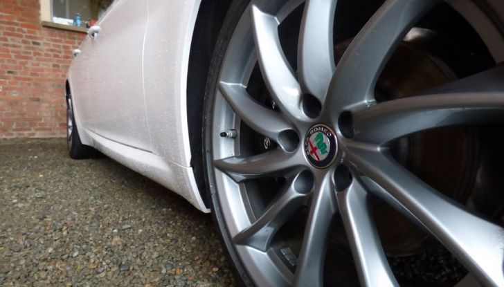 Alfa Romeo Giulia vince tutti i premi ma non vende - Foto 34 di 35