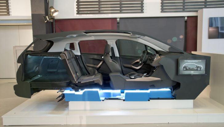 PSA Groupe: nuove soluzioni elettriche per veicoli ibridi ed elettrici - Foto 1 di 9