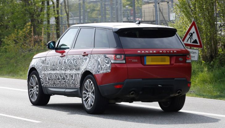 Land Rover Range Rover Sport: ecco le foto spia del restyling - Foto 6 di 7