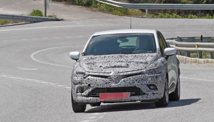 Renault Clio Facelift, le prime immagini del nuovo modello - Foto 2 di 9