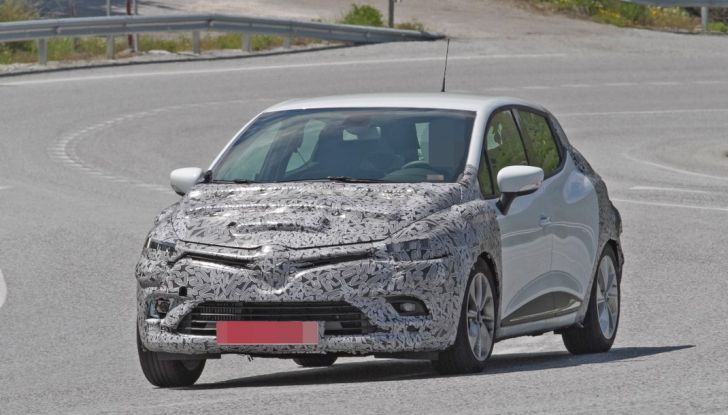 Renault Clio Facelift, le prime immagini del nuovo modello - Foto 3 di 9