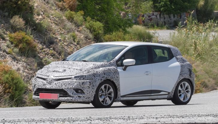 Renault Clio Facelift, le prime immagini del nuovo modello - Foto 1 di 9