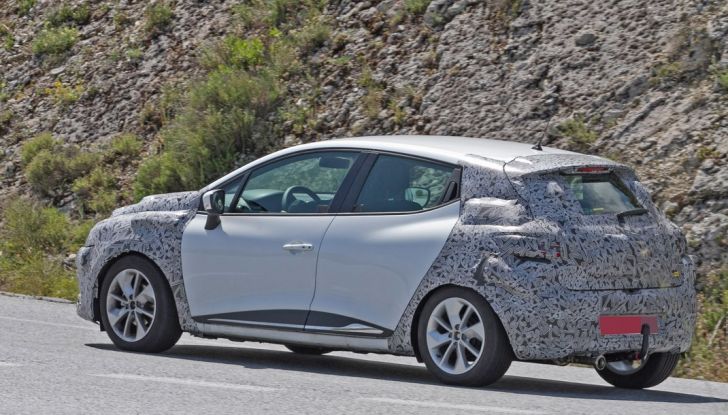 Renault Clio Facelift, le prime immagini del nuovo modello - Foto 7 di 9