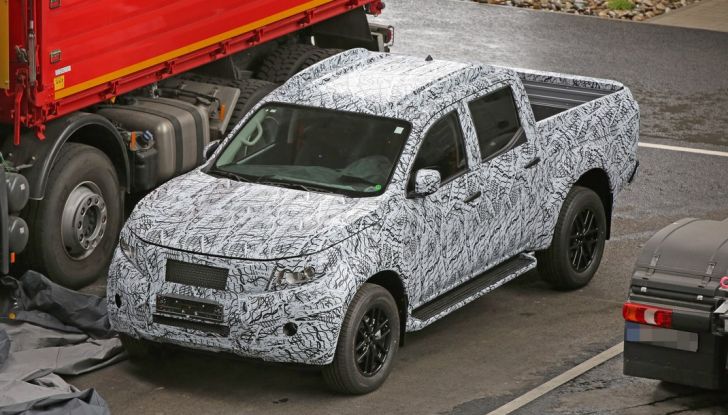 Mercedes Benz GLT Pickup: ecco le foto spia del prototipo - Foto 11 di 15