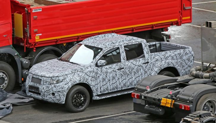 Mercedes Benz GLT Pickup: ecco le foto spia del prototipo - Foto 9 di 15