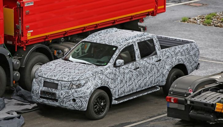 Mercedes Benz GLT Pickup: ecco le foto spia del prototipo - Foto 15 di 15